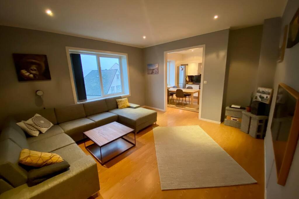 Nice And Central Apartment In Quiet Area Ålesund Kültér fotó